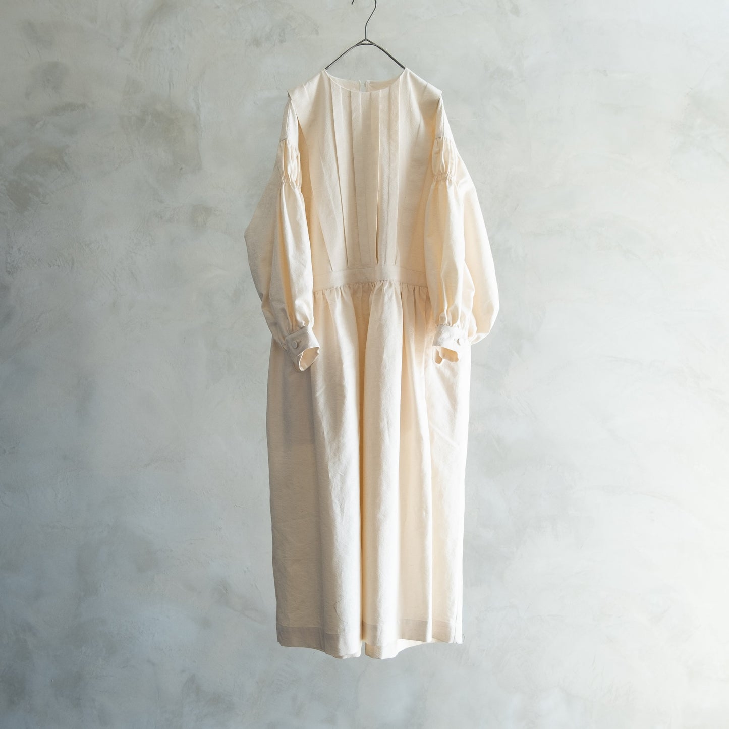 白晝（まひる）の夢 tucked dress