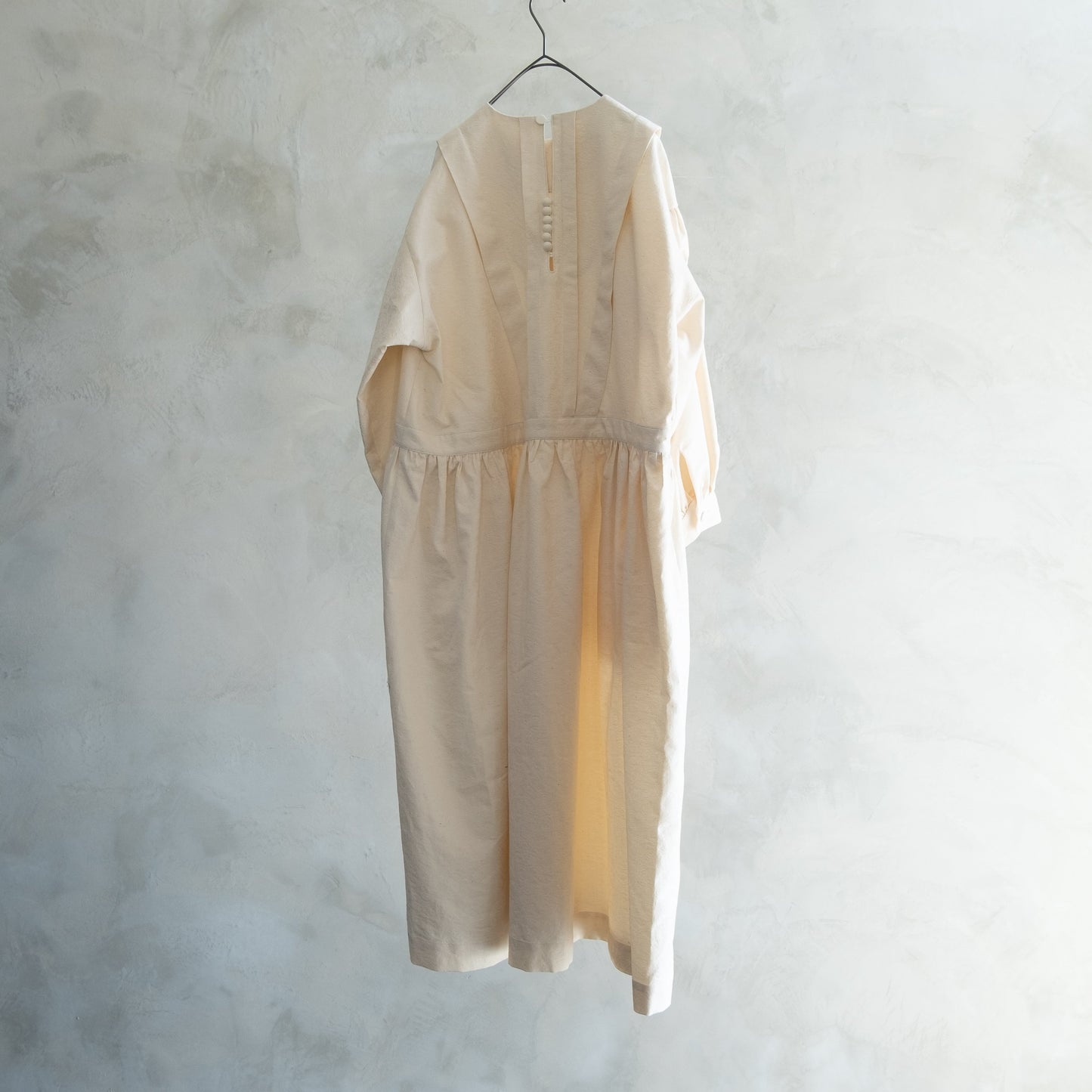白晝（まひる）の夢 tucked dress