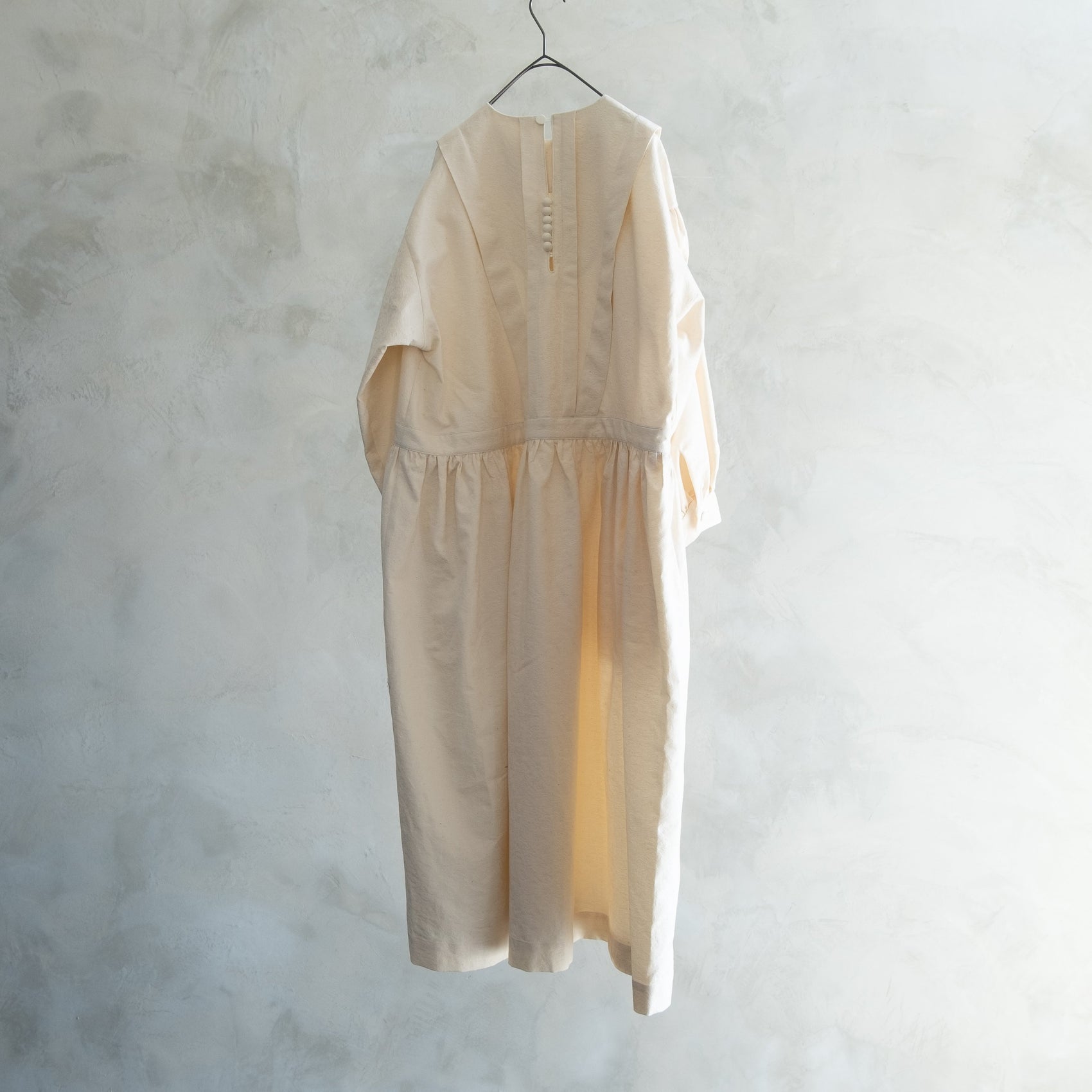 白晝（まひる）の夢 tucked dress